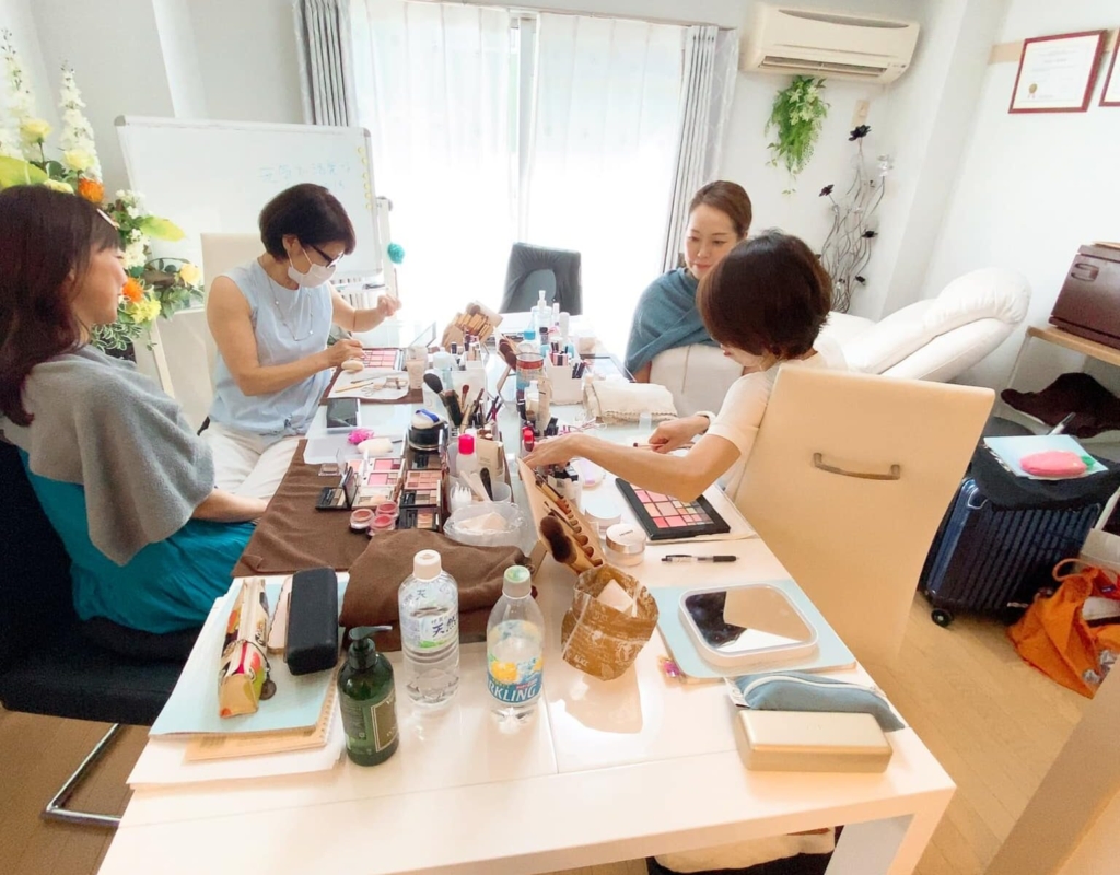 メイクセラピー検定２級、全員合格しました。